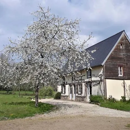 Holiday Home In Le Mesnil-Boeufs With Garden, Cleaning Included Feriehus Isigny-le-Buat
