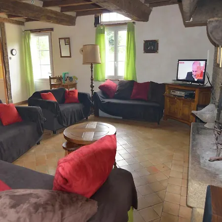 Holiday Home In Le Mesnil-Boeufs With Garden, Cleaning Included Feriehus Isigny-le-Buat