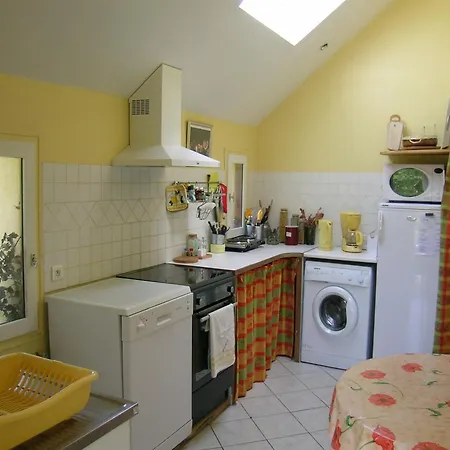 Holiday Home In Le Mesnil-Boeufs With Garden, Cleaning Included * Isigny-le-Buat