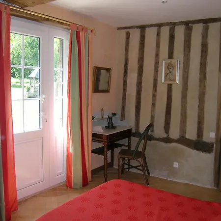 Holiday Home In Le Mesnil-Boeufs With Garden, Cleaning Included Feriehus Isigny-le-Buat